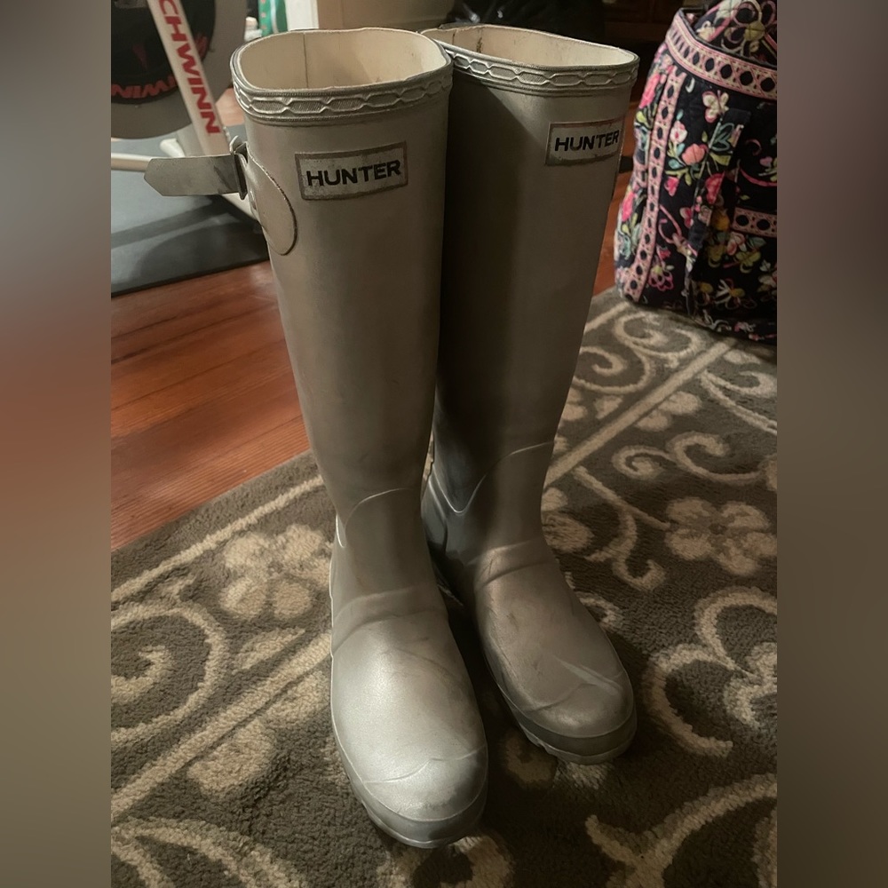 Size 7 Women’s Silver Hunter Boots